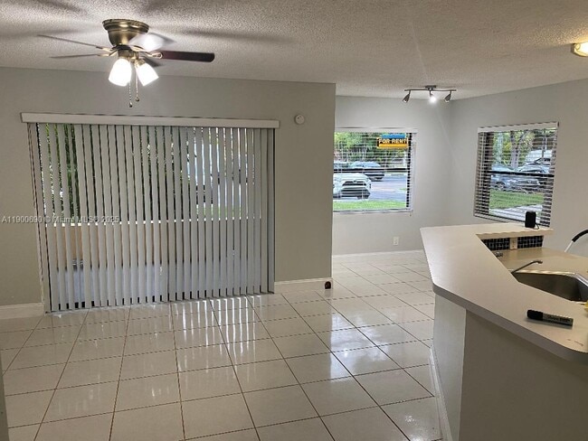 Photo - 9999 Summerbreeze Dr Unidad 519