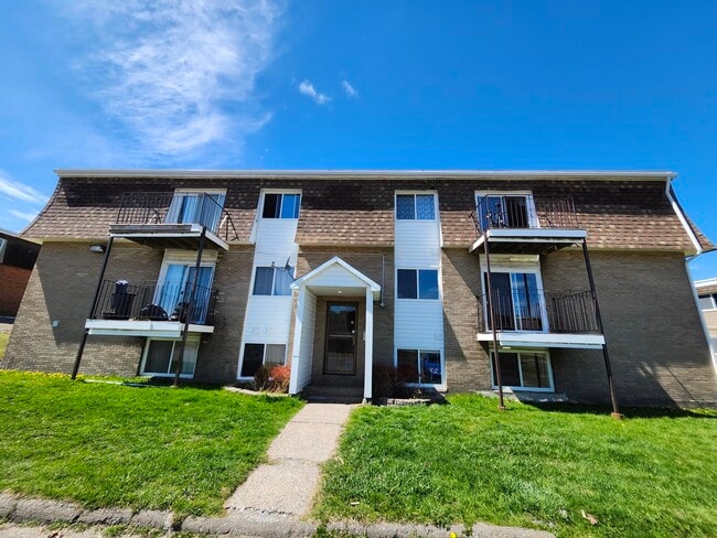 Building Photo - 534 Bonita Ave Unit 1