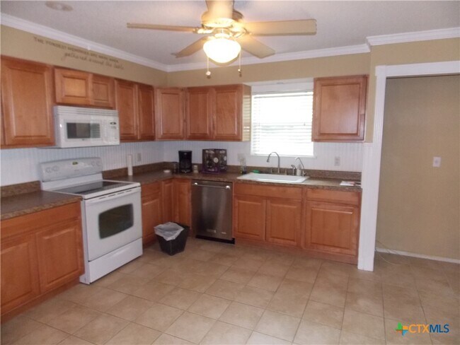 Photo - 1309 Azalea Ln