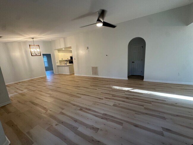Photo - Spacious 2 Bedroom Luxury Condo with Pool Access – Wilmington, NC Unidad 201