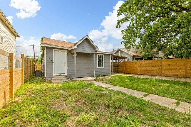 Photo - 1015 E 36th St