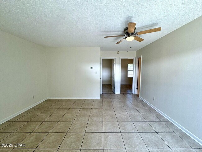 Photo - 8517 Laird St