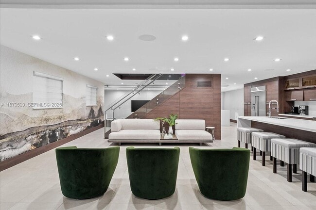 Photo - 280 NE 156th St