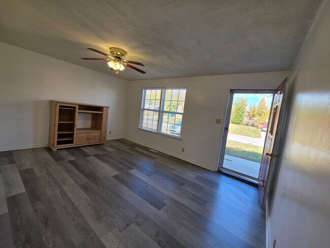 Photo - Charming 3-Bedroom Home with Spacious Back...