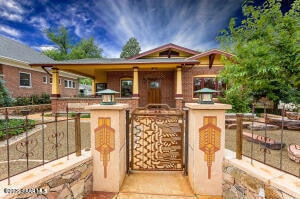 Building Photo - 136 Grove Ave Unit B