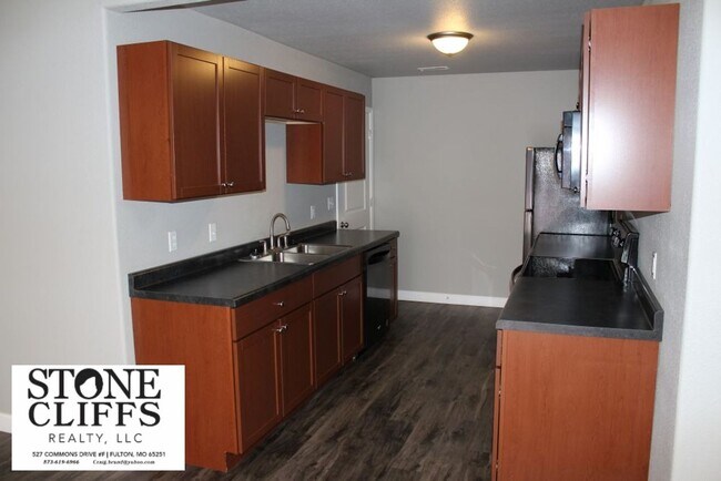 Photo - 3 bed / 2 Bath / 1 Car Garage