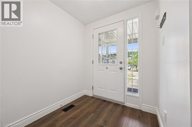 Photo - 71 Peach Blossom Crescent
