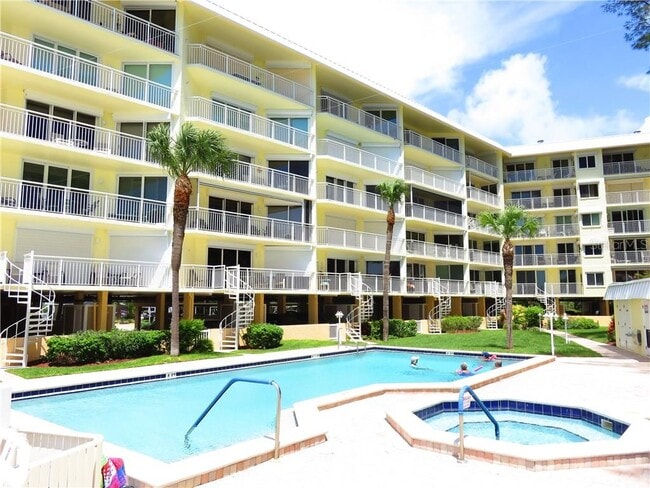 Photo - 2504 Gulf Blvd Unidad 402 Rental