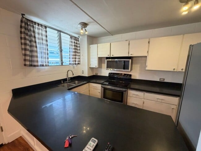 Photo - 1401 Lusitana St