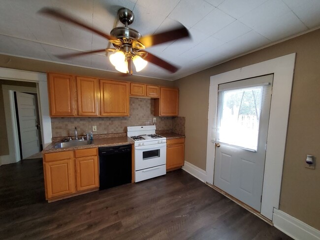 Building Photo - 2416 Olive St Unit 2416-3