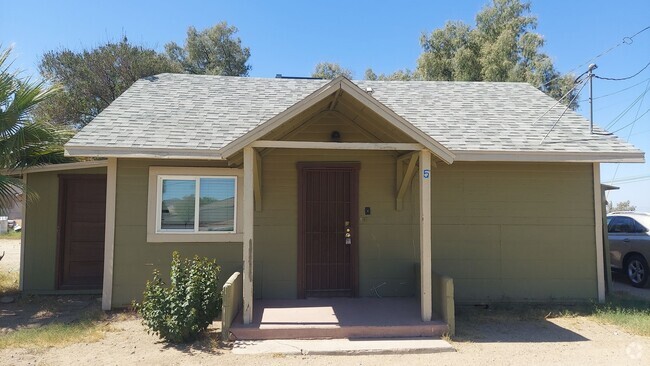 Building Photo - ADORABLE LAVEEN BUNGALOW! Rental