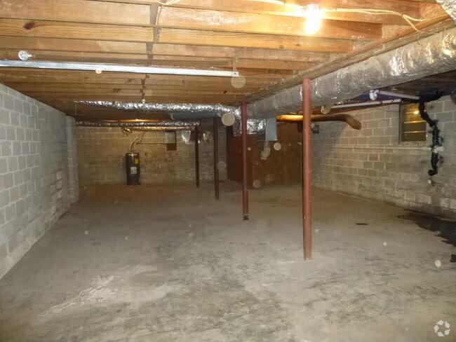 Building Photo - BACK ON THE MARKET! Rental