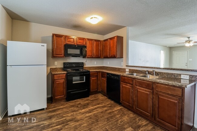 Photo - 942 Pinehurst Loop