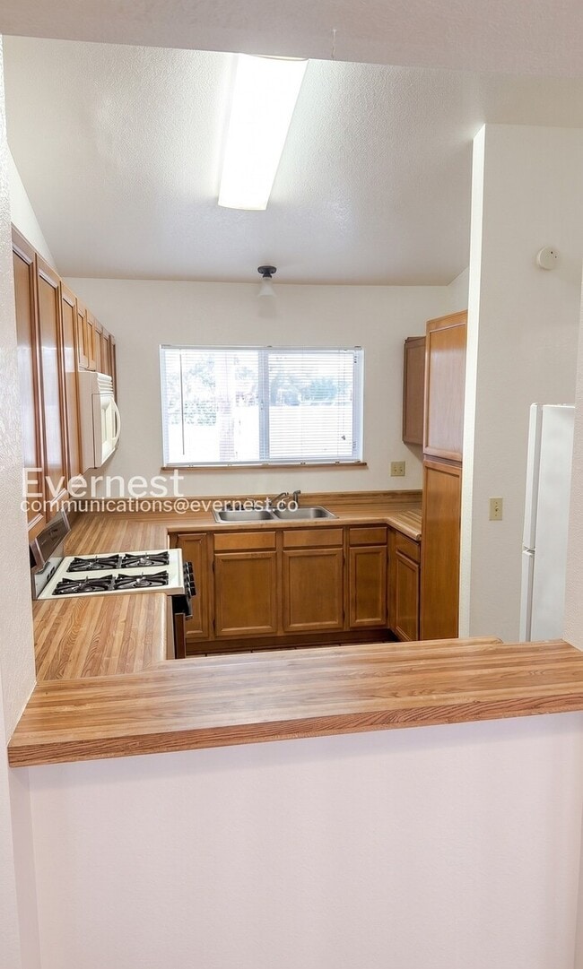 Photo - 2 Bed/2 Bath Home with Fenced Yard & Garage / Pet-Friendly / Vouchers Accepted / Available Soon!