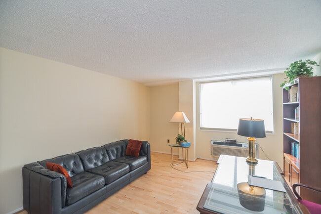 Bedroom 1 - 1325 18th St NW Unit 212