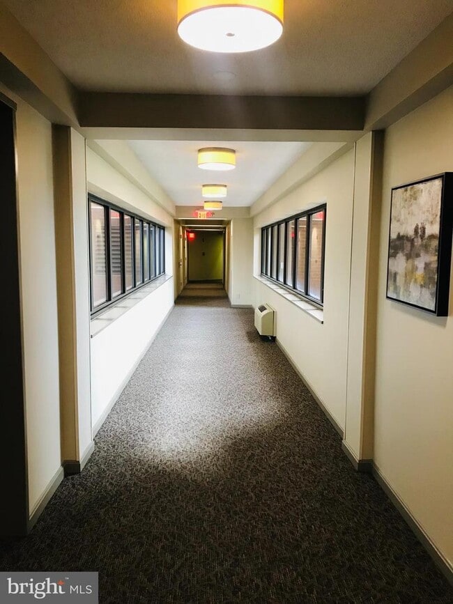 Photo - 900 N Stafford St Unidad 1017