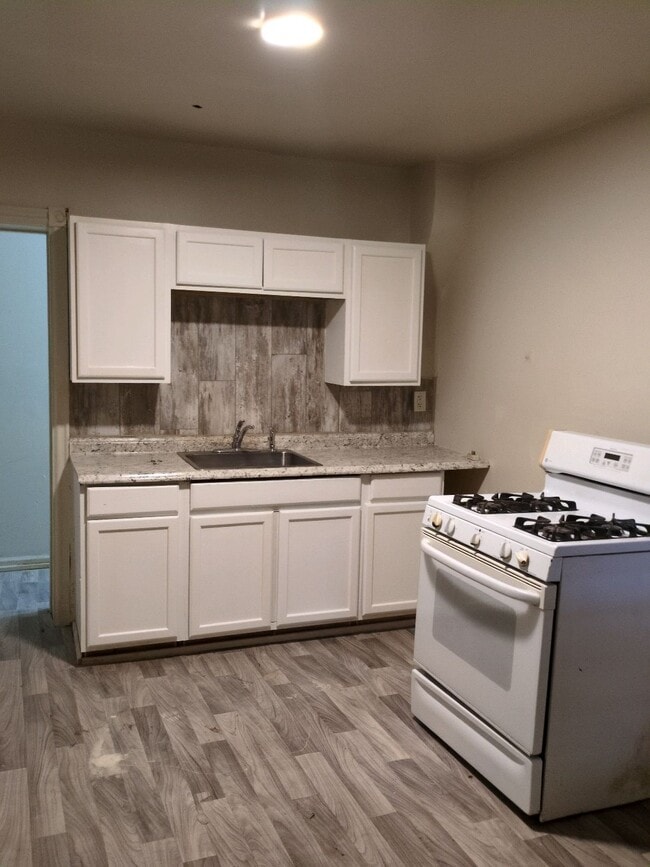 Photo - 2227 Jessup St
