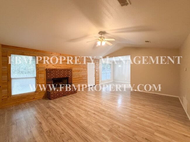 Photo - 3008 View Ln