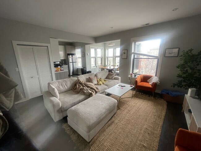 Photo - 1203 W Addison St Unit 3