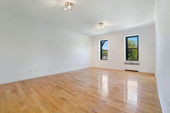 Photo - 76-66 Austin St