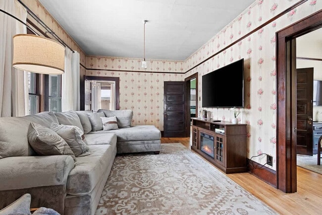 Photo - 100 W 1st St Unit ID1460917P