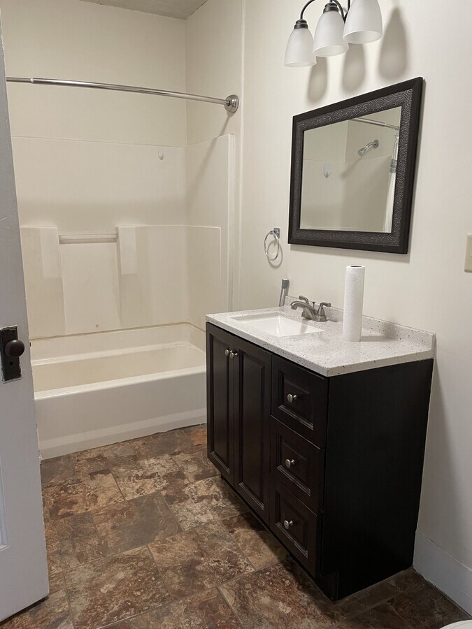 Photo - 165 W 5th St