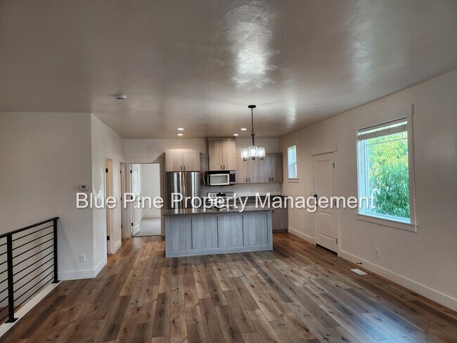 Photo - 1664 S Higbee Ave