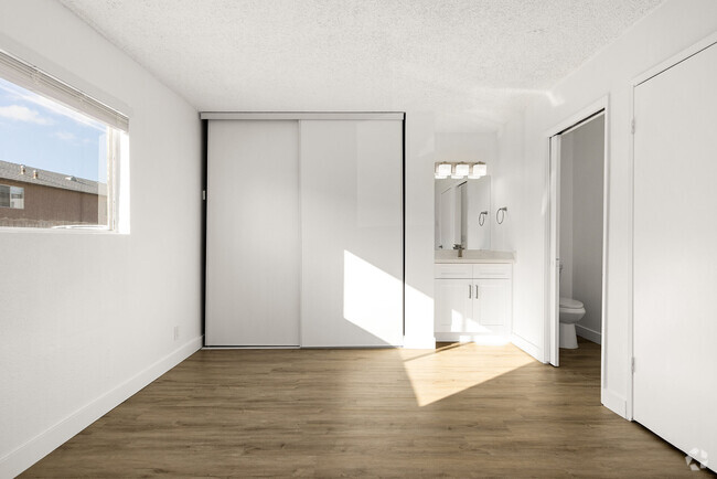 Building Photo - Valle at 9121 Kenwood Rental