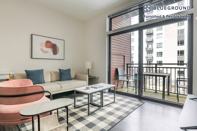 Building Photo - 449 Canal St