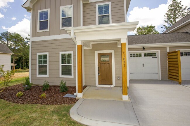 "Luxurious 3-Bed Townhouse with Granite Countertops on Juniper Lake Road!"
