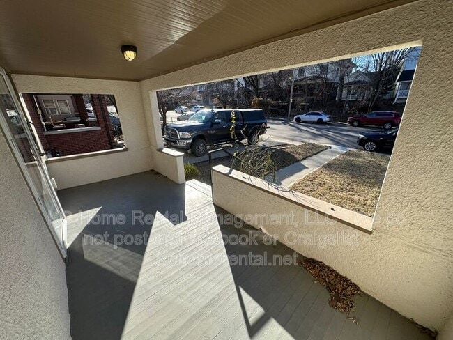 Photo - 2535 Charlotte St