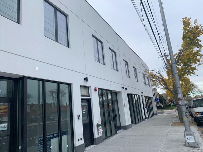 Building Photo - 262-10 Hillside Ave. Unit B