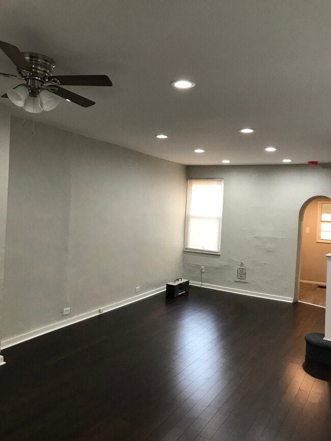 Photo - 6439 Glenmore Ave