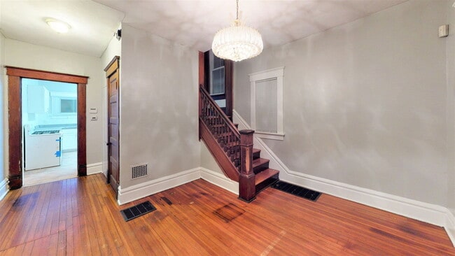 Photo - 1410 Indianola Ave Unit F