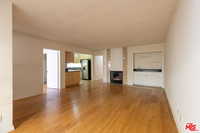 Photo - 1033 6th St Unit 304