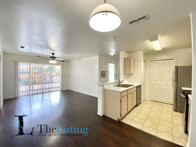 Photo - 5459 Vineland Rd Unit 4201