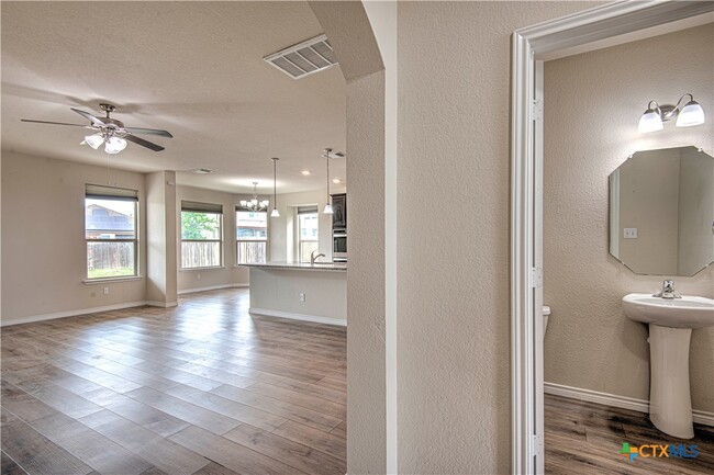 Photo - 6107 Lavaca Dr