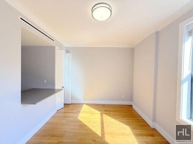 1 bedroom 1 bathroom with washer and dryer / 252 WEST 76 STREET