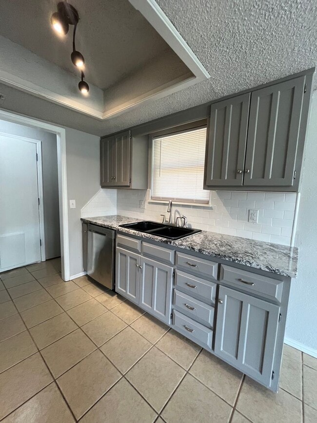Photo - 3 bedroom house in Broken Arrow!