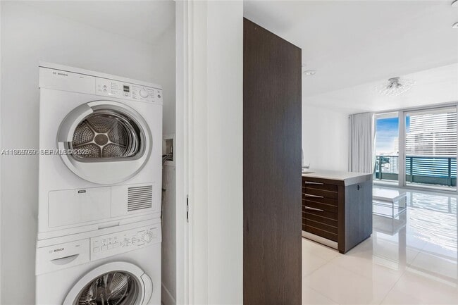 Photo - 200 Biscayne Blvd Way Unidad 3913