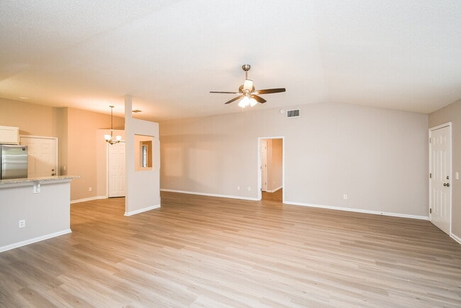 Photo - 1368 High Plains Dr W