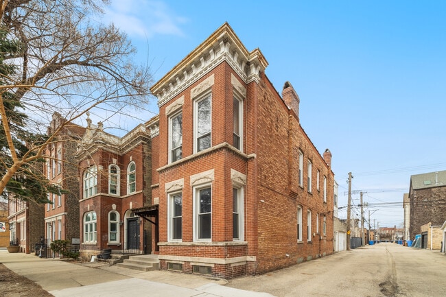 Building Photo - 1848 W Wabansia Ave