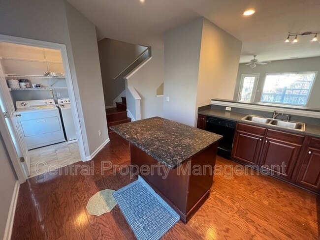 Photo - 104 Chalet Pl
