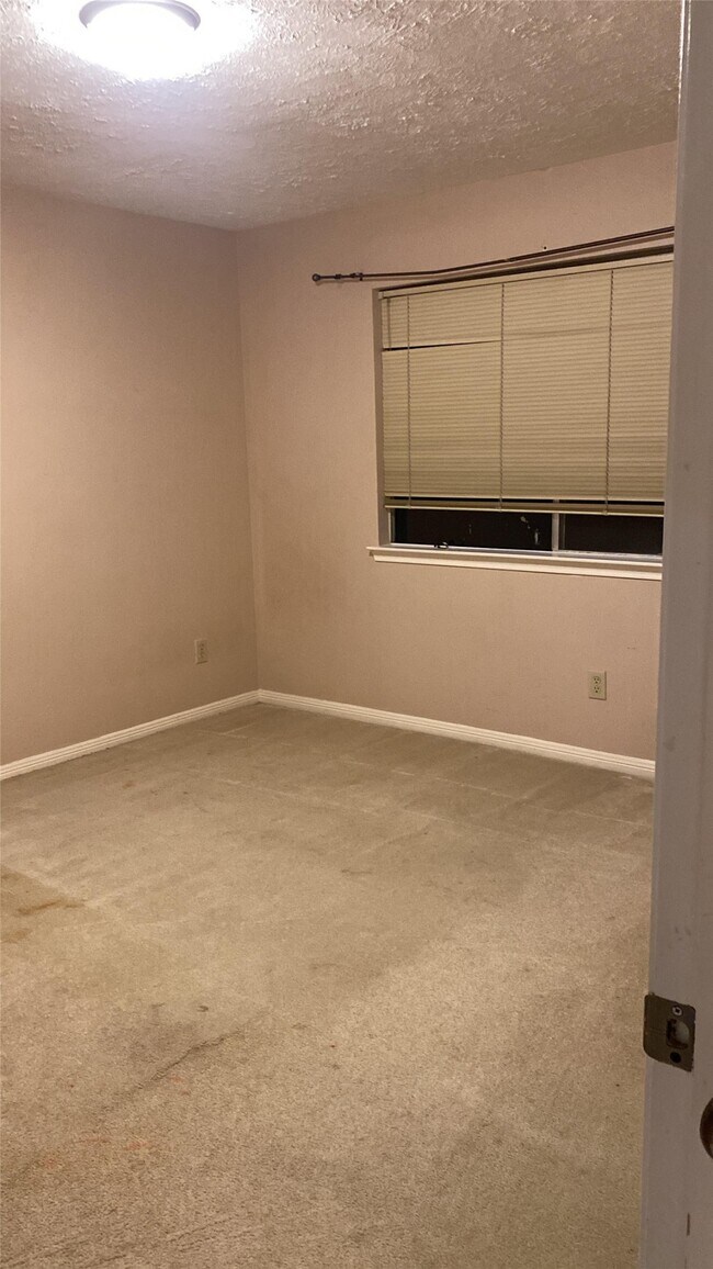 Photo - 11818 Plumbrook Dr