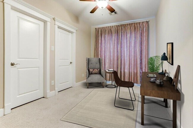 Photo - 830 W 19th St