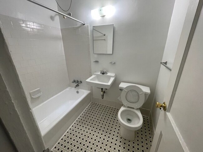 Photo - 429 Burbank St SE Unit 5