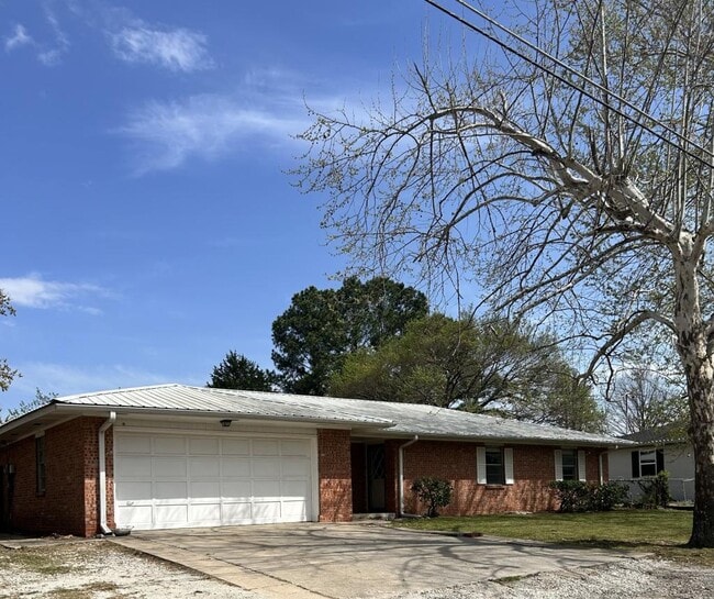 Photo - 424 N Webb Ave