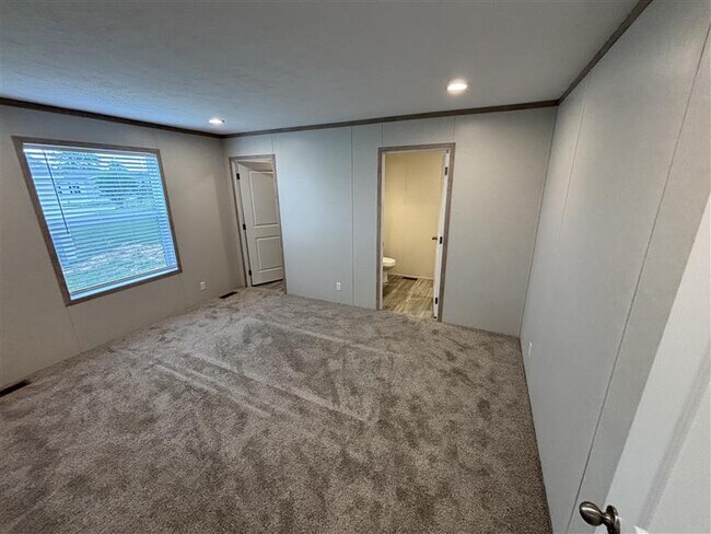 1392 Willow Ln