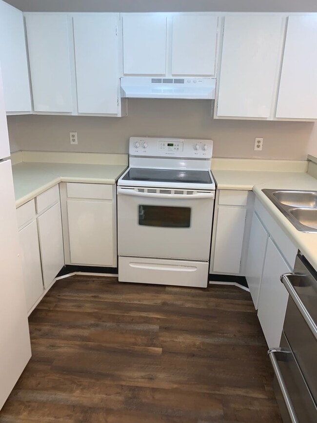 Photo - 1712 Eagles Pl