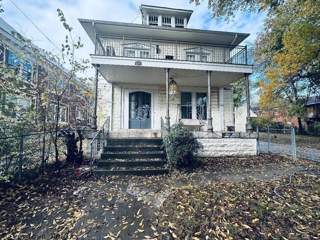 Building Photo - 215 N Bellevue Blvd Unit 1